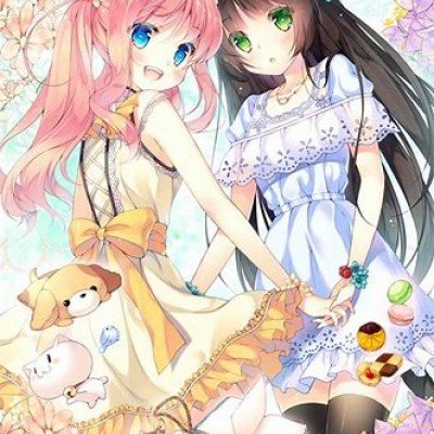 女子踹人前被保安关车门夹腿